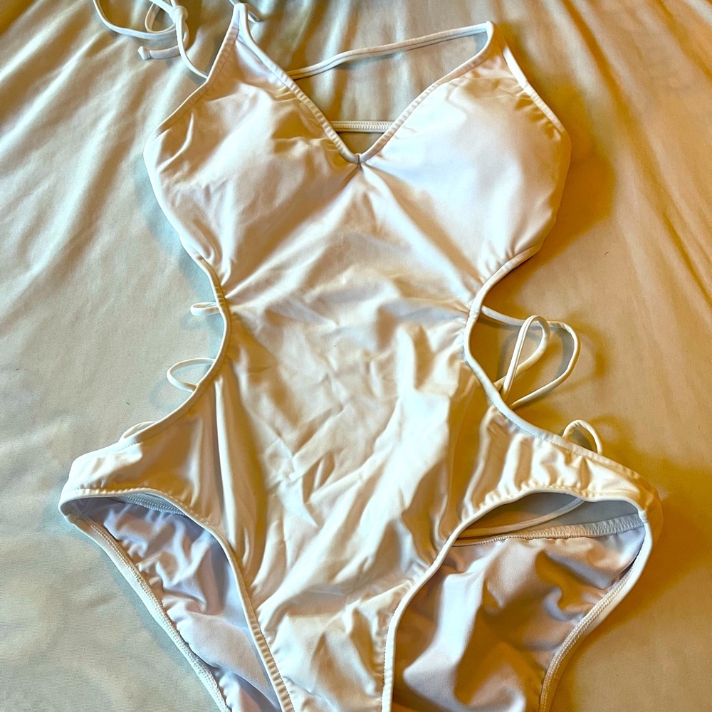 NEW Never worn - Venus Low Back swimsuit